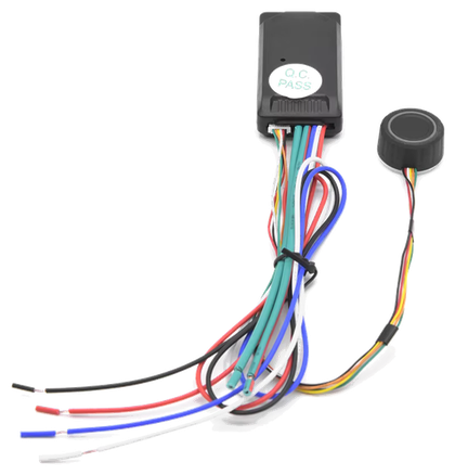 Sistema de seguridad análogo con múltiples cables y sensor de huella visible